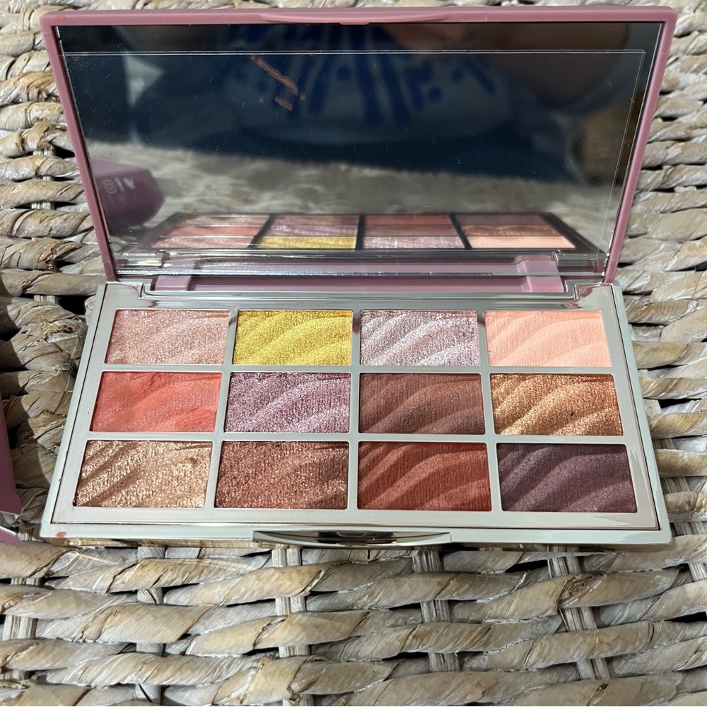 Ciate London THE VELVET PALETTE 12 Piece Eyeshadow NEW UNOPENED IN BOX Metallics - Picture 4 of 6